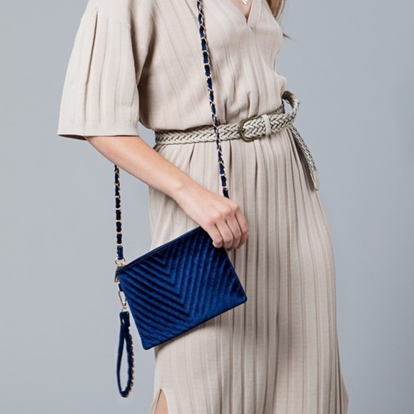 Store Closing‼️ Velvet Chevron Quilted Crossbody Bag - Picture 3 of 3